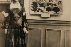 A pintora Tarsila do Amaral na inauguração de sua primeira individual em Paris na Galerie Percier, em 1926. Revista para Todos
