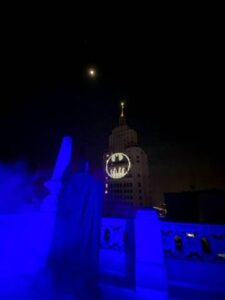 Leia mais sobre o artigo Farol Santander São Paulo celebra o Batman Day em comemoração aos 85 anos da primeira aparição do herói nos quadrinhos