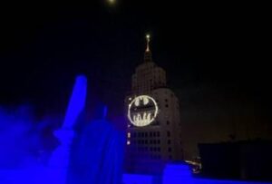 Farol Santander São Paulo celebra o Batman Day em comemoração aos 85 anos da primeira aparição do herói nos quadrinhos