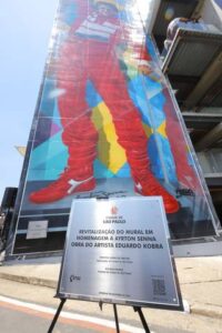 Leia mais sobre o artigo INTERLAGOS RECEBE RENOVAÇÃO DE ICÔNICO MURAL DE AYRTON SENNA ÀS VÉSPERAS DO GP SÃO PAULO DE F1