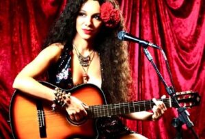 Atriz Walerie Gondim é anunciada como Gal Costa no espetáculo “Gal – O Musical”