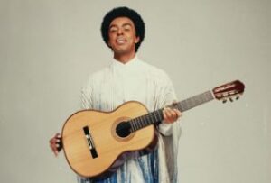 GIL – ANDAR COM FÉ: Musical biográfico sobre Gilberto Gil revela elenco, equipe e cria promoção na data de seu aniversário