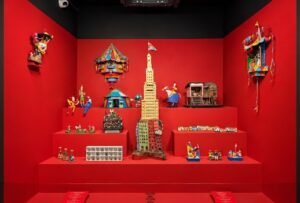 Pequenos Afetos, nova exposição do Farol Santander São Paulo, transforma miniaturas em arte e imaginação