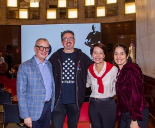 Abertura da Exposição “Vinicius de Moraes – Por Toda Minha Vida”, em 19/10/2022, no Farol Santander São Paulo – Da esquerda para a direita: Carlos Trevi, Sérgio de Sa Leitão, Maitê Leite e Bibiana Berg. Crédito: Joca Duarte Abertura da Exposição “Vinicius de Moraes – Por Toda Minha Vida”, em 19/10/2022 – Da esquerda para a direita: Carlos Trevi, Sérgio de Sa Leitão, Maitê Leite e Bibiana Berg. Crédito: Joca Duarte