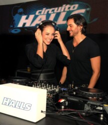 Paolla Oliveira e Ricardo Tozzi - no Circuito Halls, em 2009 (Créditos: Anderson Borde / Agnews) Paolla Oliveira e Ricardo Tozzi - no Circuito Halls, em 2009 (Créditos: Anderson Borde / Agnews)